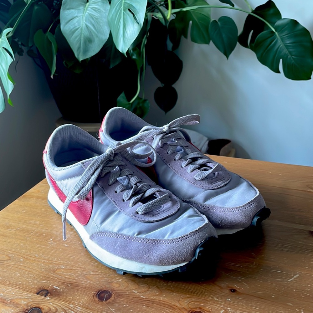 Nike Daybreak purple/red Size 6.5